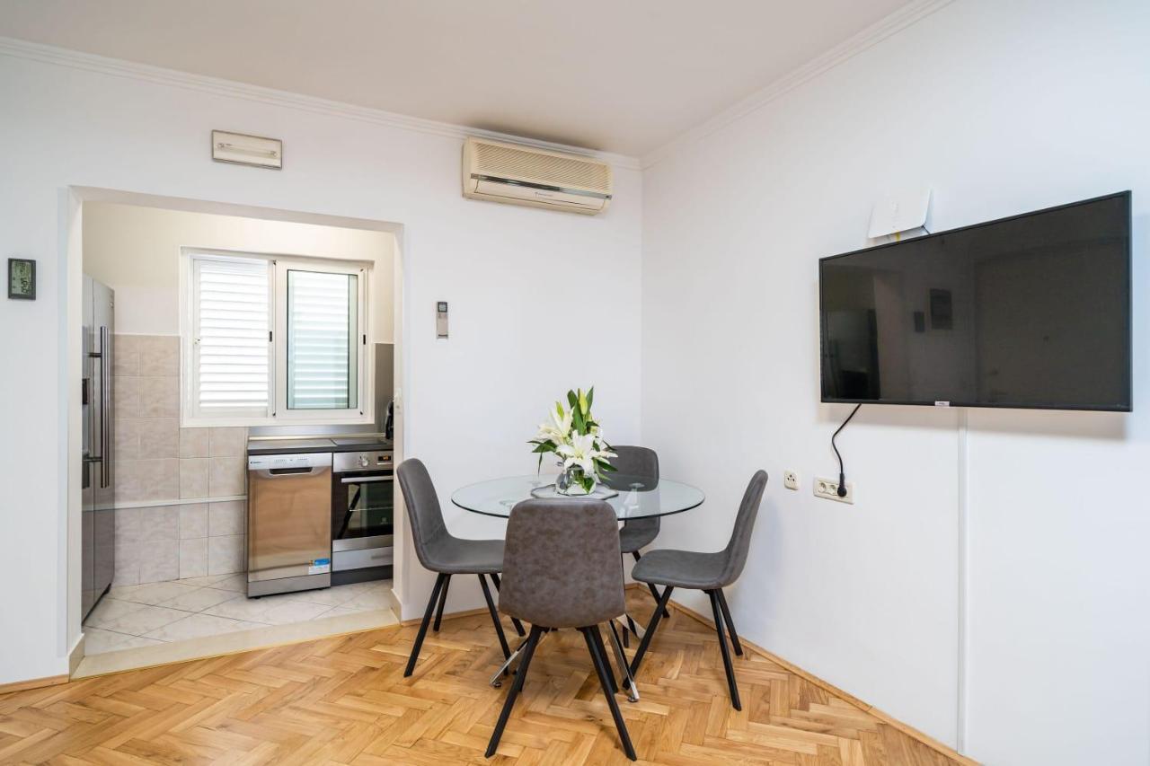Apartman Knego With Parking Dubrovnik Bagian luar foto