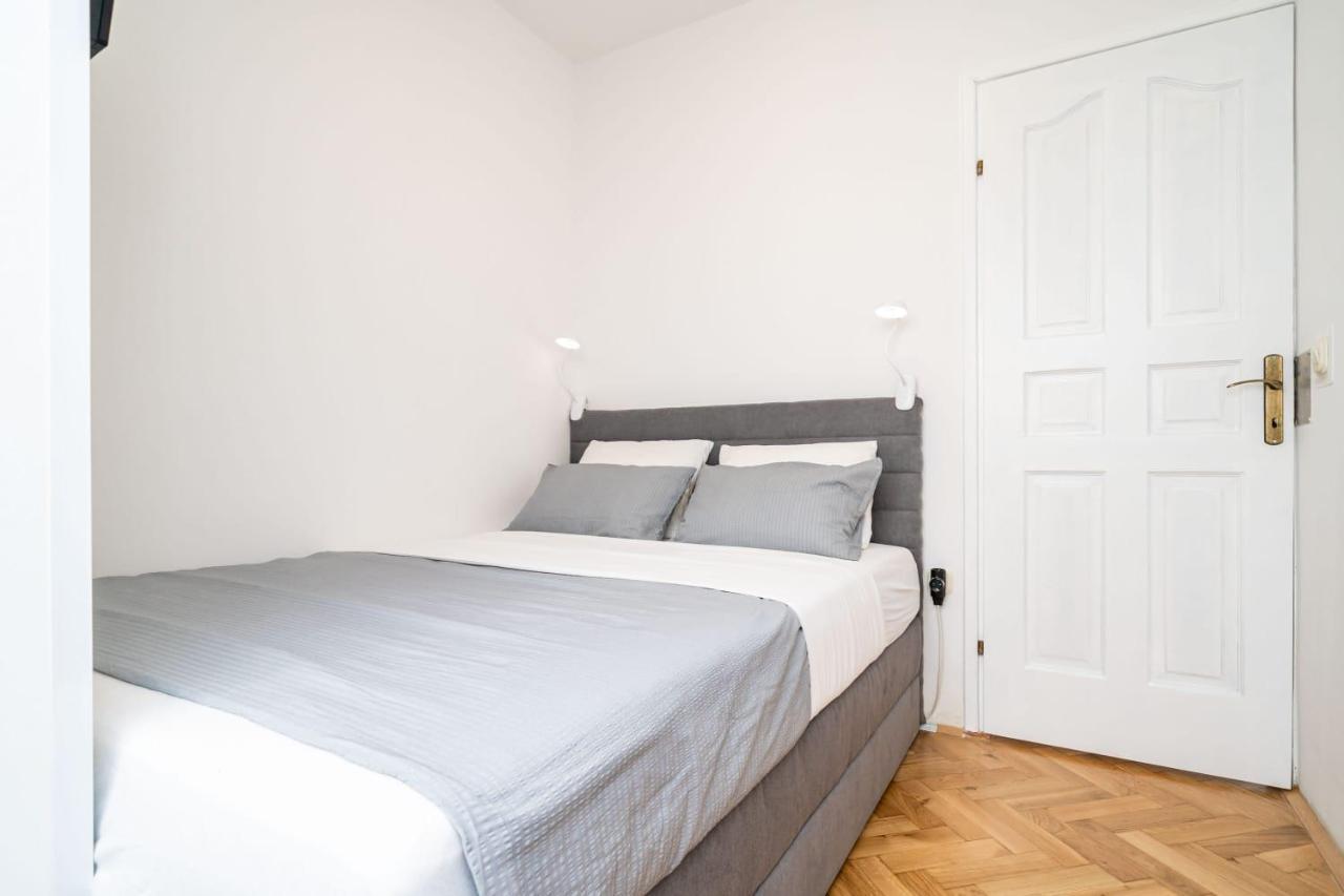 Apartman Knego With Parking Dubrovnik Bagian luar foto