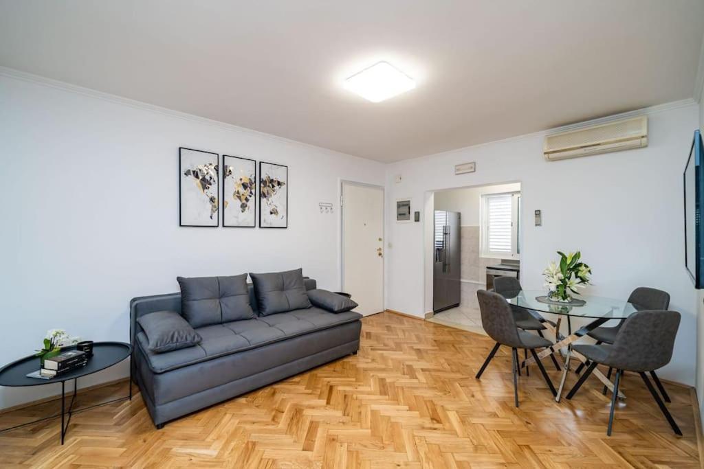 Apartman Knego With Parking Dubrovnik Bagian luar foto