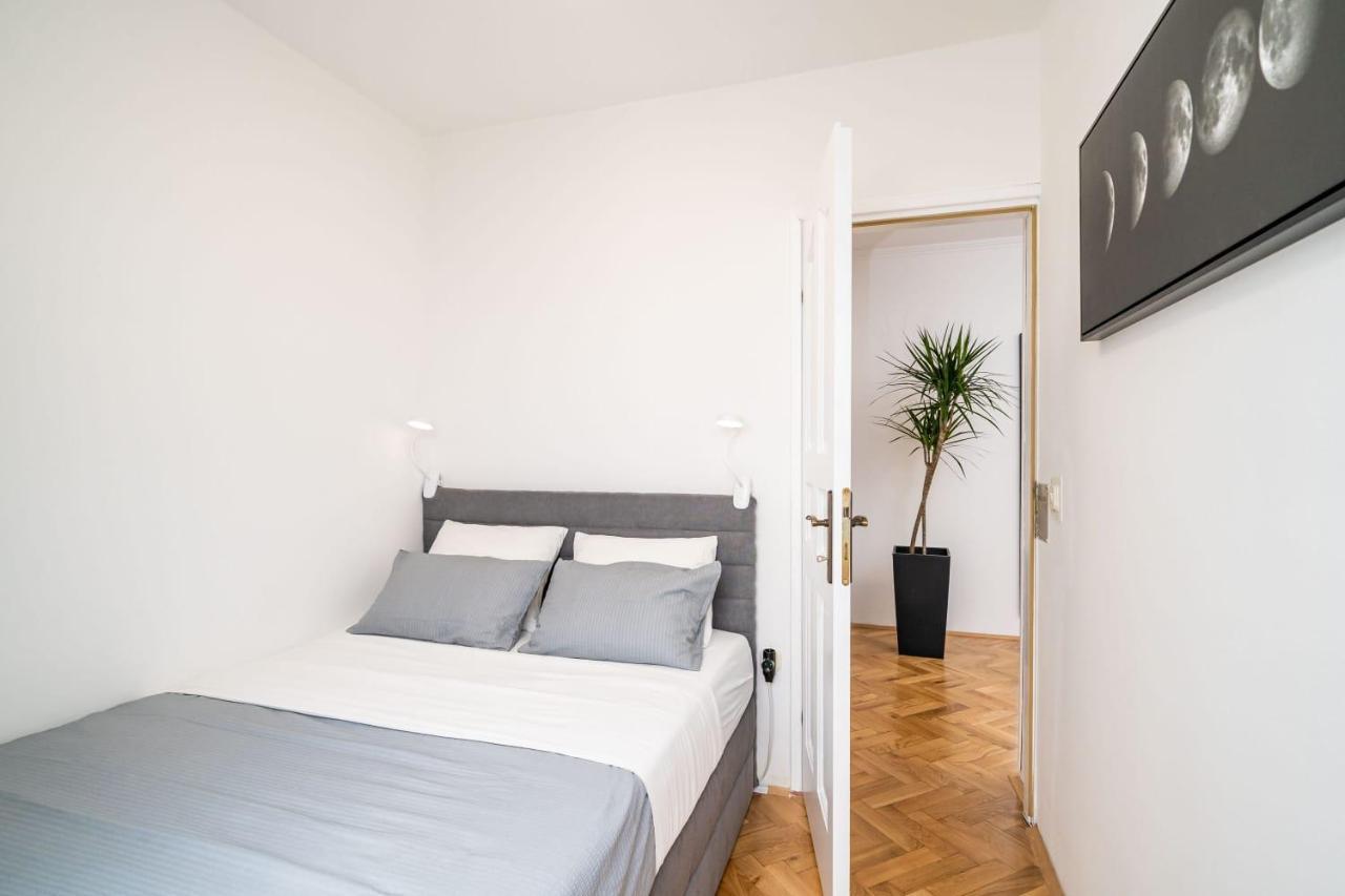 Apartman Knego With Parking Dubrovnik Bagian luar foto