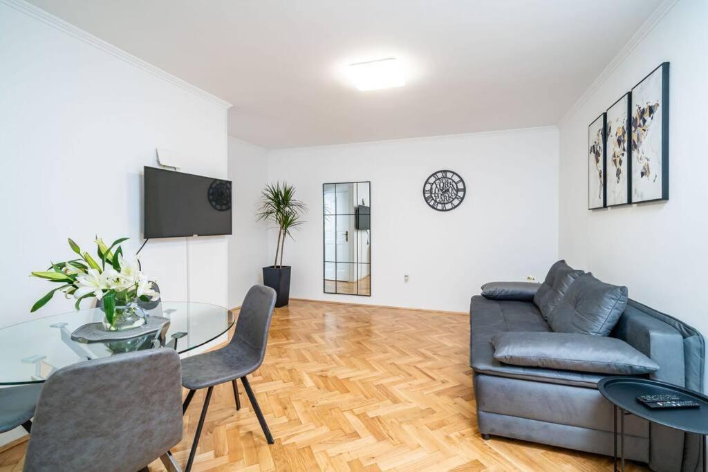 Apartman Knego With Parking Dubrovnik Bagian luar foto