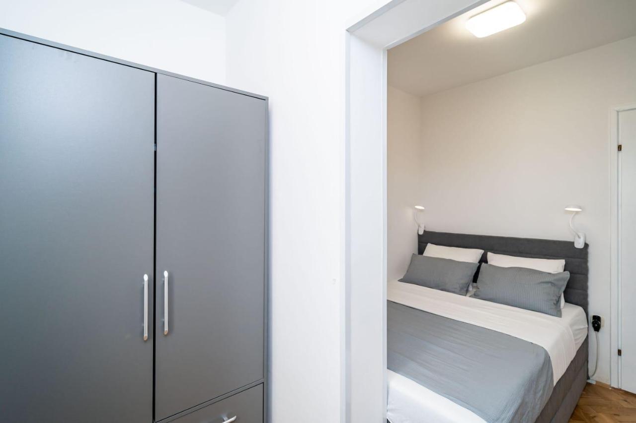 Apartman Knego With Parking Dubrovnik Bagian luar foto