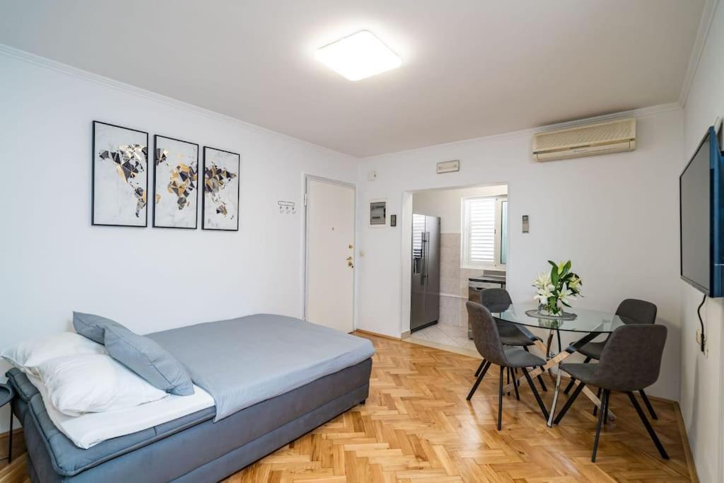 Apartman Knego With Parking Dubrovnik Bagian luar foto