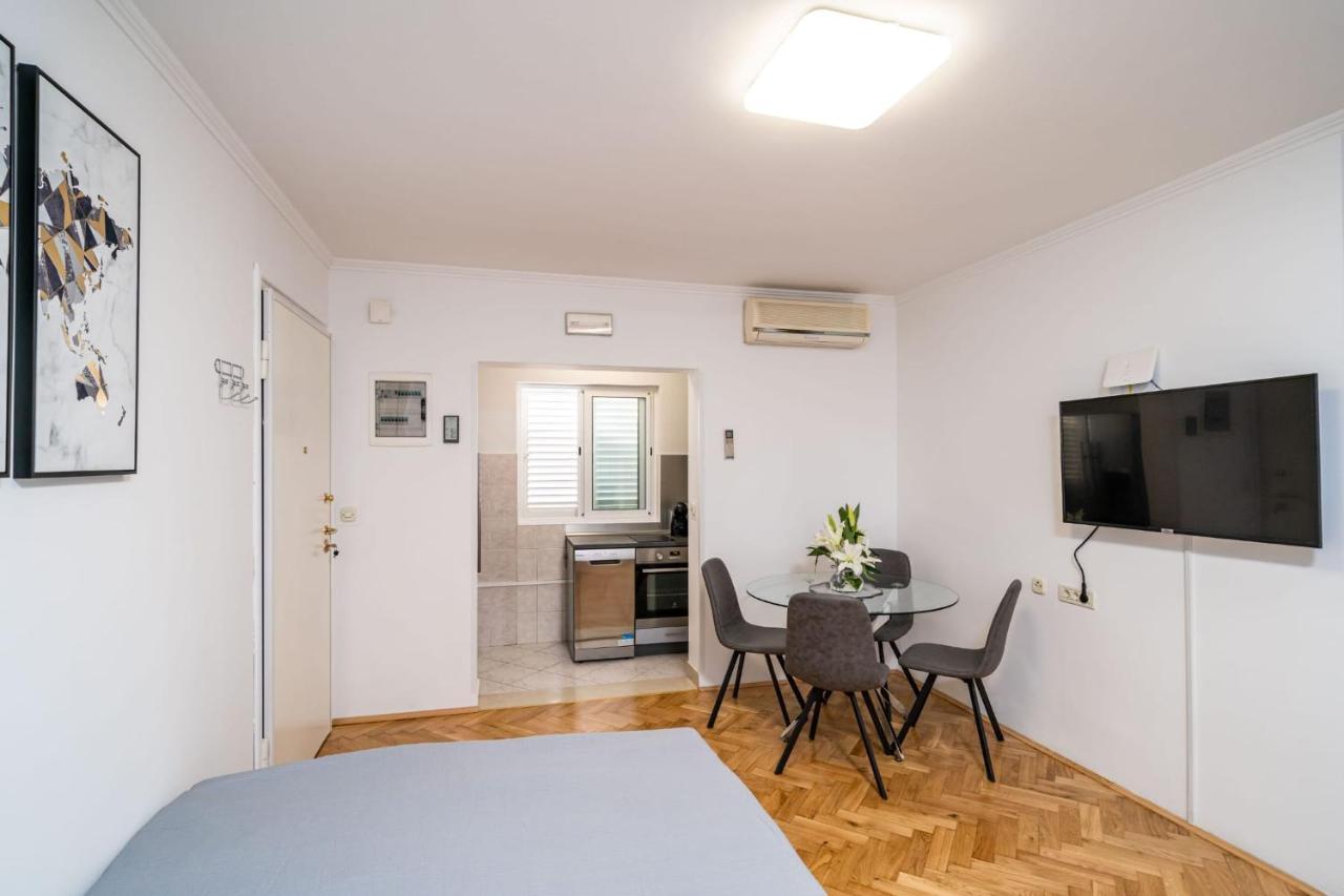 Apartman Knego With Parking Dubrovnik Bagian luar foto