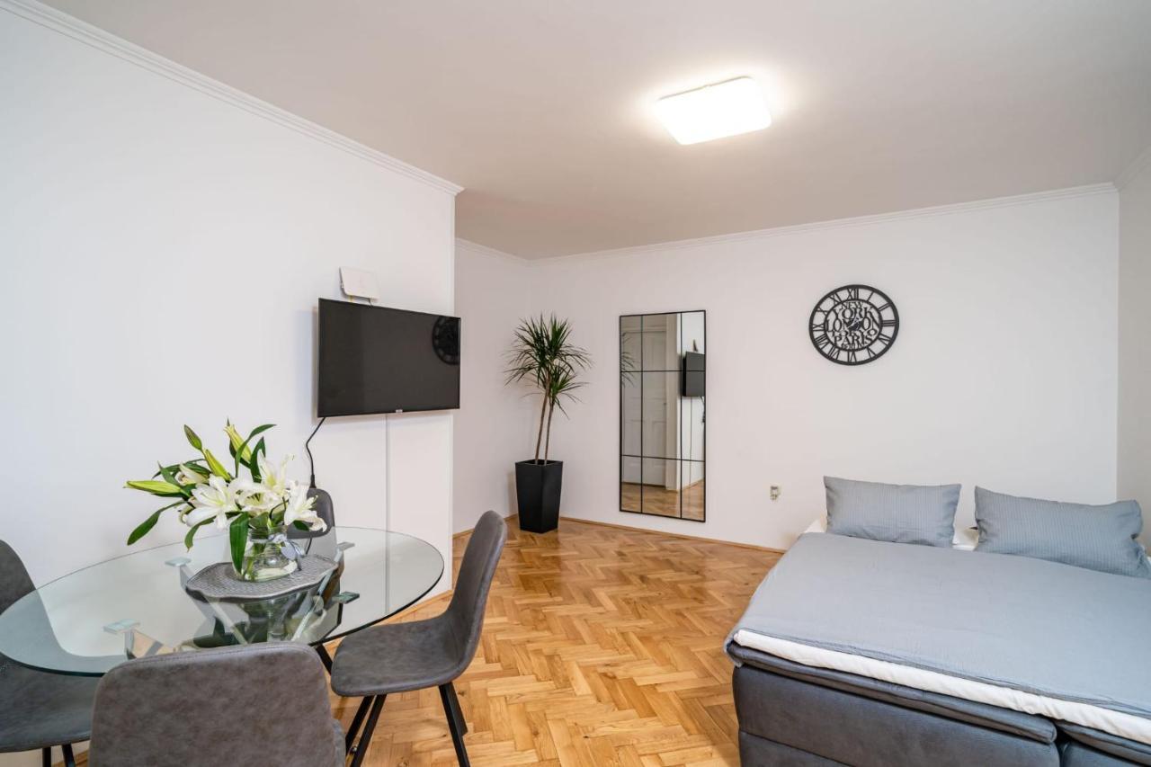 Apartman Knego With Parking Dubrovnik Bagian luar foto